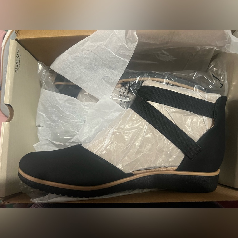 Flat Shoes with Straps